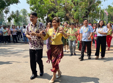 กิจกรรมรดน้ำดำหัวขอพรผู้ใหญ่ในจังหวัดพิษณุโลก ... พารามิเตอร์รูปภาพ 1