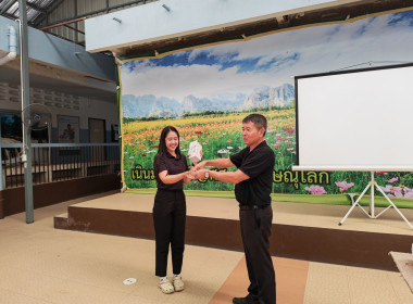 ร่วมรับประทานอาหารและแลกเปลี่ยนของขวัญปีใหม่ ... พารามิเตอร์รูปภาพ 11