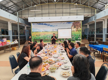 ร่วมรับประทานอาหารและแลกเปลี่ยนของขวัญปีใหม่ ... พารามิเตอร์รูปภาพ 34