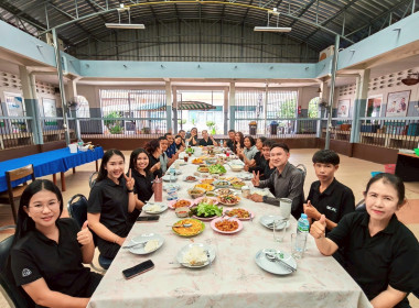 ร่วมรับประทานอาหารและแลกเปลี่ยนของขวัญปีใหม่ ... พารามิเตอร์รูปภาพ 38