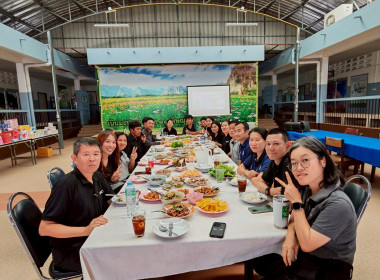 ร่วมรับประทานอาหารและแลกเปลี่ยนของขวัญปีใหม่ ... พารามิเตอร์รูปภาพ 40