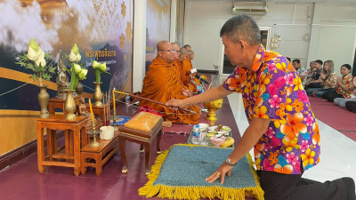 จัดกิจกรรมพิธีเจริญพระพุทธมนต์และทำบุญเลี้ยงเพลพระ ... พารามิเตอร์รูปภาพ 1