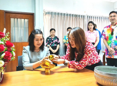 ทำกิจกรรมรดน้ำดำหัวผู้ใหญ่ท่านสหกรณ์จังหวัดพิษณุโลก พารามิเตอร์รูปภาพ 8