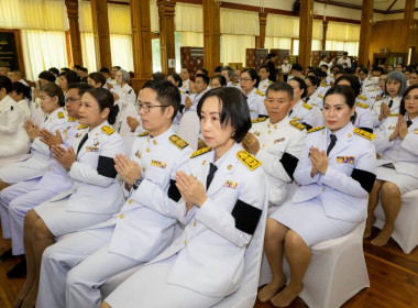 ร่วมพิธีเจริญพระพุทธมนต์และทำบุญตักบาตรถวายพระกุศล ... พารามิเตอร์รูปภาพ 4