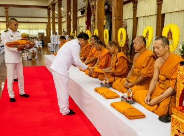 ร่วมพิธีเจริญพระพุทธมนต์และทำบุญตักบาตรถวายพระกุศล ... พารามิเตอร์รูปภาพ 1