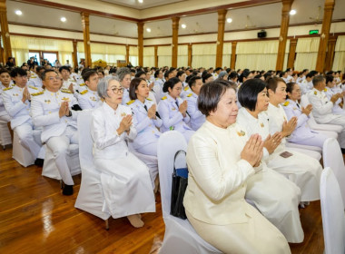 ร่วมพิธีเจริญพระพุทธมนต์และทำบุญตักบาตรถวายพระกุศล ... พารามิเตอร์รูปภาพ 6