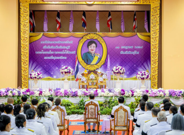 พิษณุโลกประกอบพิธีเจริญพระพุทธมนต์และตักบาตรถวายพระกุศล ... พารามิเตอร์รูปภาพ 4