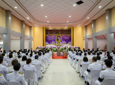 พิษณุโลกประกอบพิธีเจริญพระพุทธมนต์และตักบาตรถวายพระกุศล ... พารามิเตอร์รูปภาพ 7