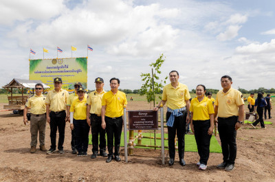 กิจกรรมปลูกต้นไม้เฉลิมพระเกียรติพระบาทสมเด็จพระเจ้าอยู่หัว ... พารามิเตอร์รูปภาพ 1