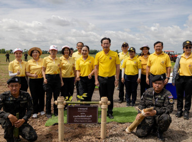 กิจกรรมปลูกต้นไม้เฉลิมพระเกียรติพระบาทสมเด็จพระเจ้าอยู่หัว ... พารามิเตอร์รูปภาพ 17