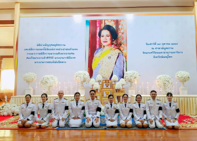 จังหวัดพิษณุโลกประกอบพิธีบำเพ็ญกุศลอุทิศถวายและถวายดอกไม้จันทน์ น้อมรำลึกในพระมหากรุณาธิคุณ สมเด็จพระบรมราชชนนีพันปีหลวง ... พารามิเตอร์รูปภาพ 1