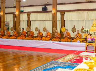 จังหวัดพิษณุโลกประกอบพิธีบำเพ็ญกุศลอุทิศถวายและถวายดอกไม้จันทน์ น้อมรำลึกในพระมหากรุณาธิคุณ สมเด็จพระบรมราชชนนีพันปีหลวง ... พารามิเตอร์รูปภาพ 2