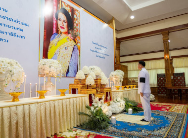 จังหวัดพิษณุโลกประกอบพิธีบำเพ็ญกุศลอุทิศถวายและถวายดอกไม้จันทน์ น้อมรำลึกในพระมหากรุณาธิคุณ สมเด็จพระบรมราชชนนีพันปีหลวง ... พารามิเตอร์รูปภาพ 3