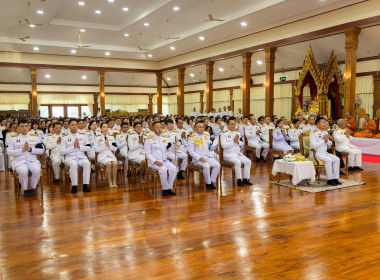 จังหวัดพิษณุโลกประกอบพิธีบำเพ็ญกุศลอุทิศถวายและถวายดอกไม้จันทน์ น้อมรำลึกในพระมหากรุณาธิคุณ สมเด็จพระบรมราชชนนีพันปีหลวง ... พารามิเตอร์รูปภาพ 6