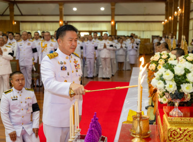 จังหวัดพิษณุโลกประกอบพิธีบำเพ็ญกุศลอุทิศถวายและถวายดอกไม้จันทน์ น้อมรำลึกในพระมหากรุณาธิคุณ สมเด็จพระบรมราชชนนีพันปีหลวง ... พารามิเตอร์รูปภาพ 7