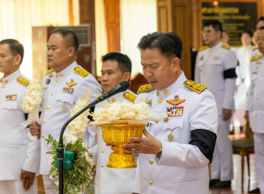 จังหวัดพิษณุโลกประกอบพิธีบำเพ็ญกุศลอุทิศถวายและถวายดอกไม้จันทน์ น้อมรำลึกในพระมหากรุณาธิคุณ สมเด็จพระบรมราชชนนีพันปีหลวง ... พารามิเตอร์รูปภาพ 12